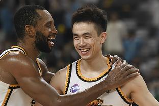 中国男篮单节三分球8中0 落后4分进入末节